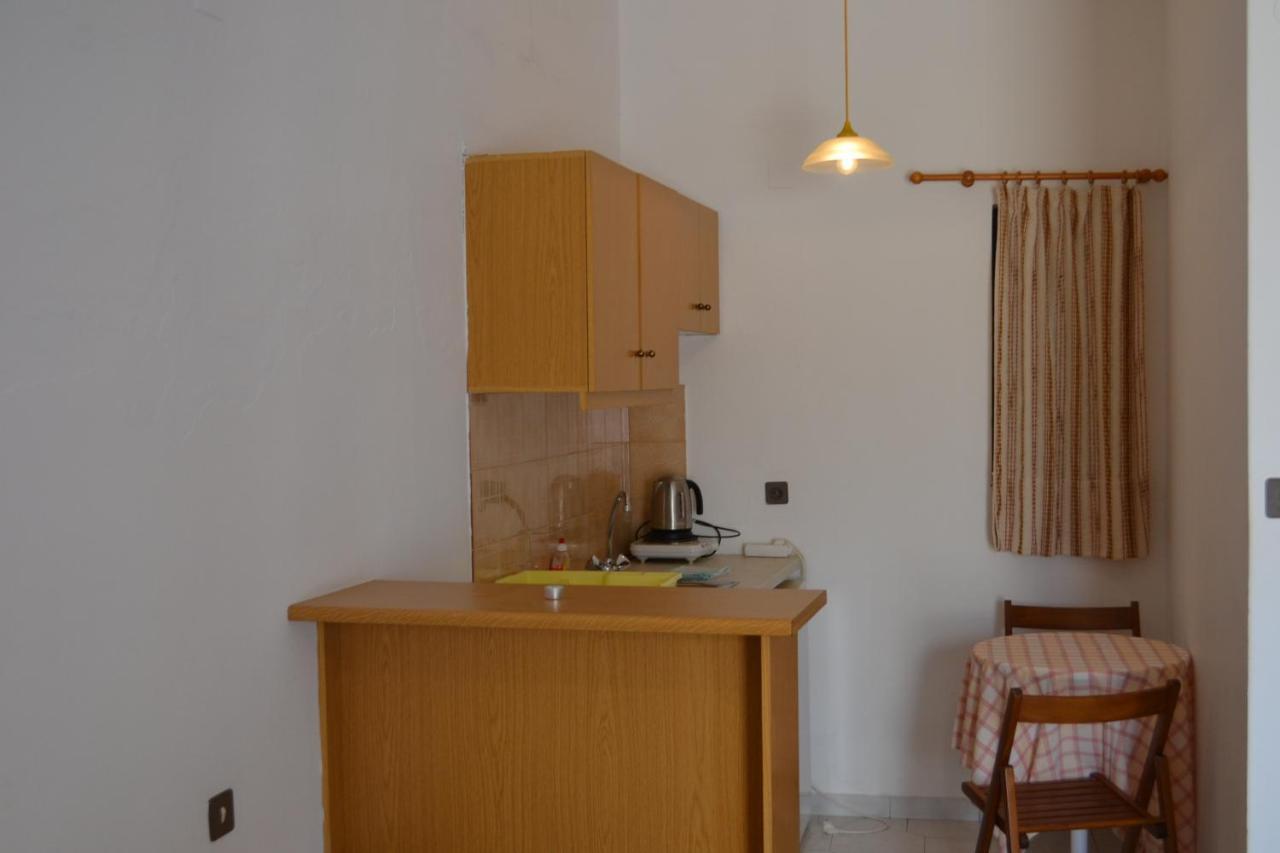Argyro Studios And Apartments Agia Galini Exteriör bild